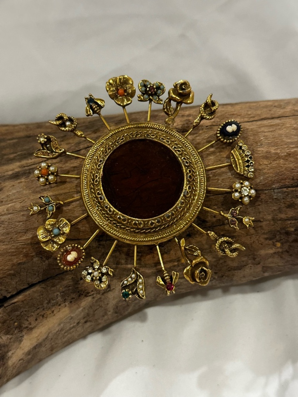Rare Goldette Charm Brooch Reverse intaglio Cameo